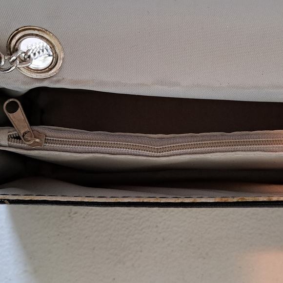 Black and Cream Purse - Picture 9 of 12